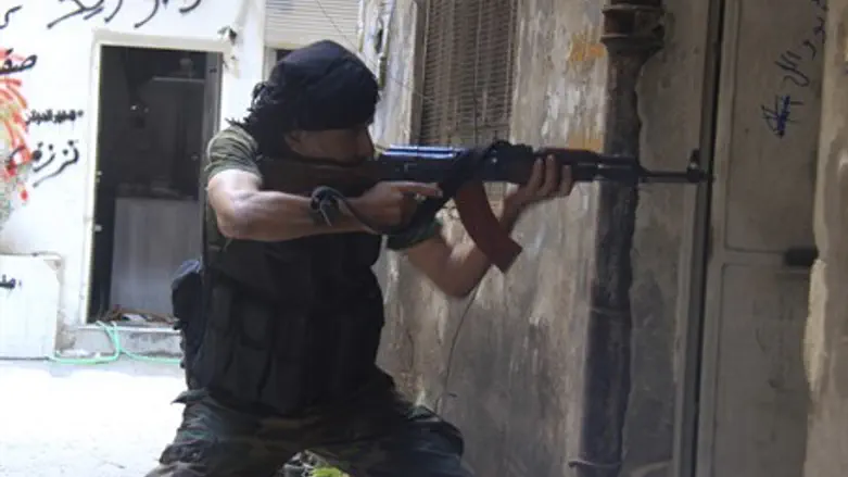 Syrian rebel fighter in Yarmouk (file)