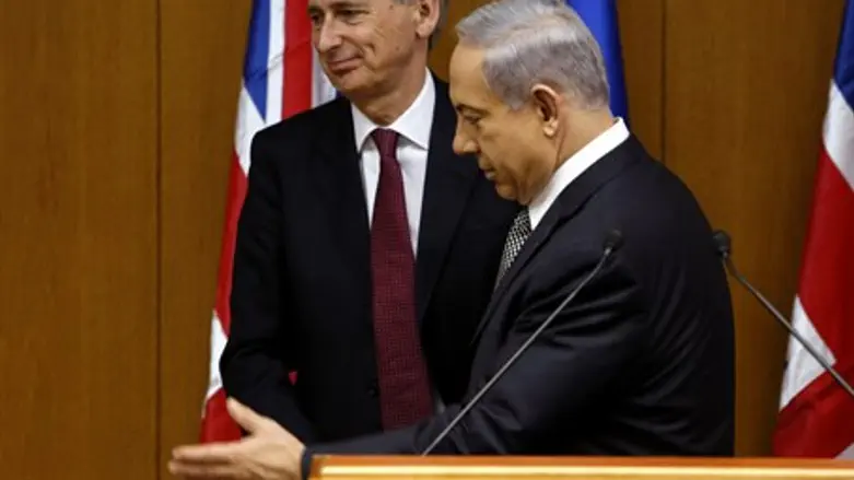 Binyamin Netanyahu, Philip Hammond