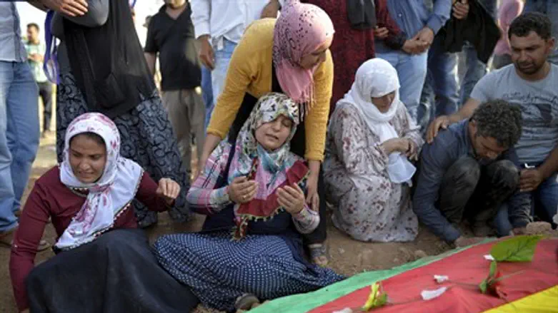 Relatives grieve over coffin of Turkey suicide bomb victim