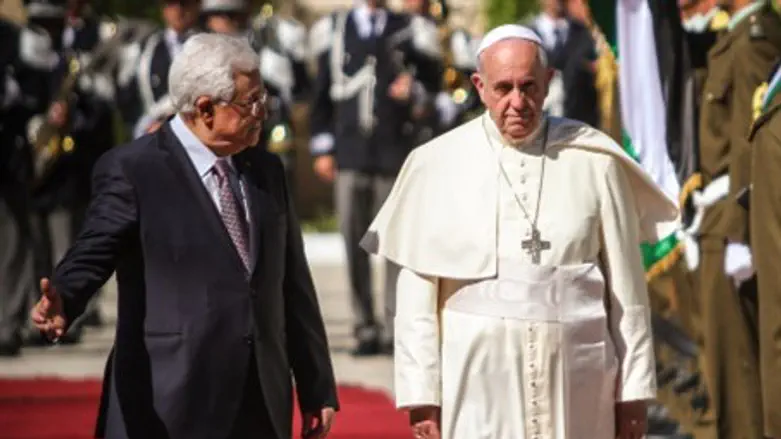 Mahmoud Abbas with Pope Francis (file)