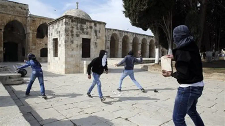 Muslims on Temple Mount (file)