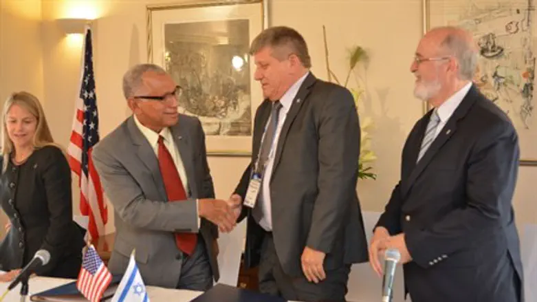 NASA/ISA cooperation deal signing