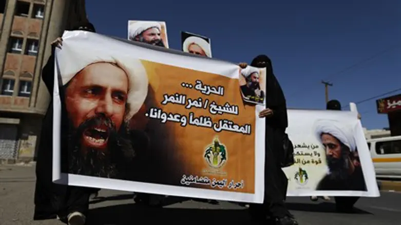 Protesters carry posters of Sheikh Nimr al-Nimr