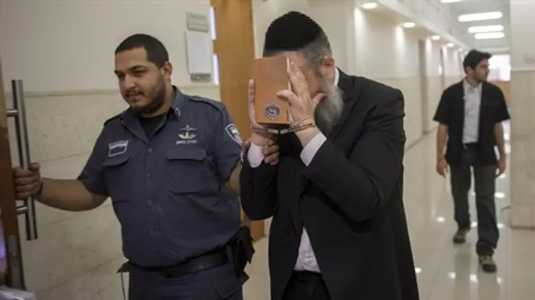 Rabbi accused of rape arrives at Jerusalem court