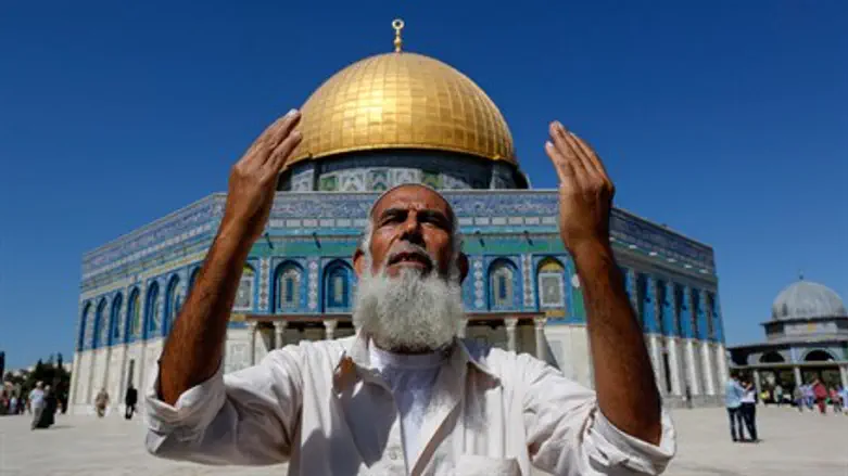 Salafist man in Temple Mount