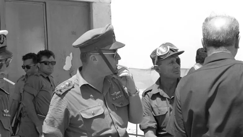 Yitzhak Rabin during Six Day War