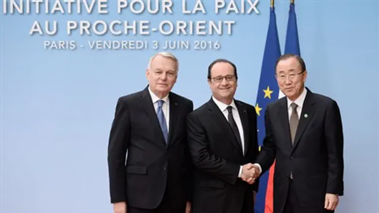 French President Hollande with UN Sec. General (R) at Paris conference