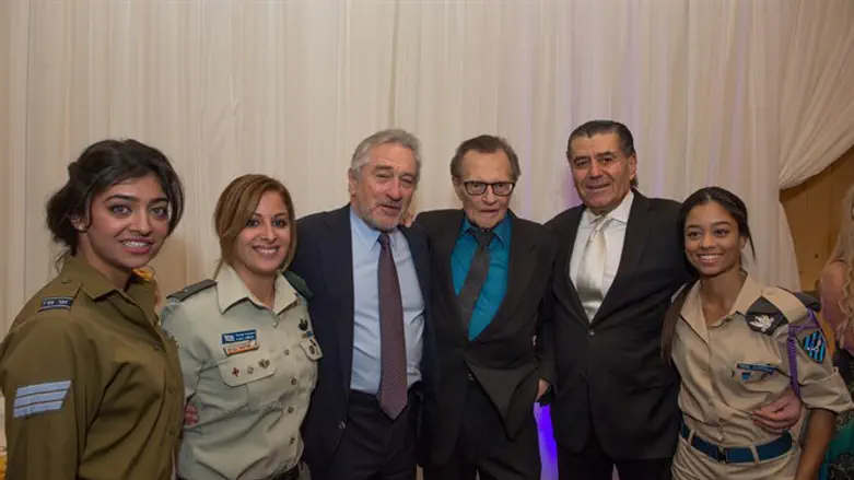 Robert De Niro, Larry King, and Haim Saban with soldiers