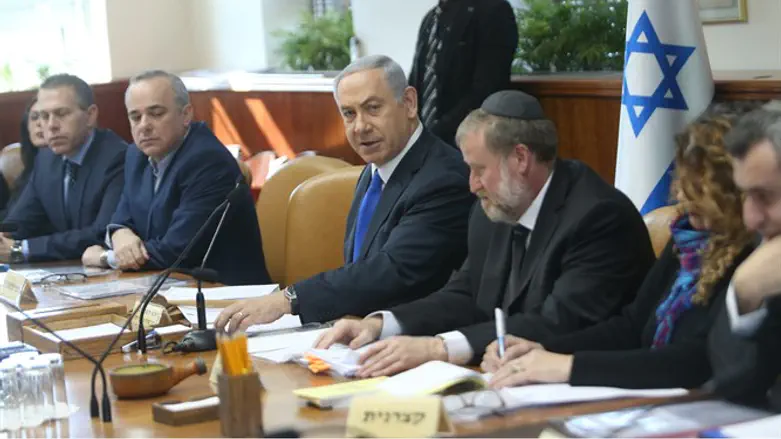 Netanyahu holds cabinet meeting