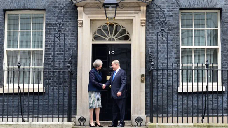 Netanyahu meets with Theresa May