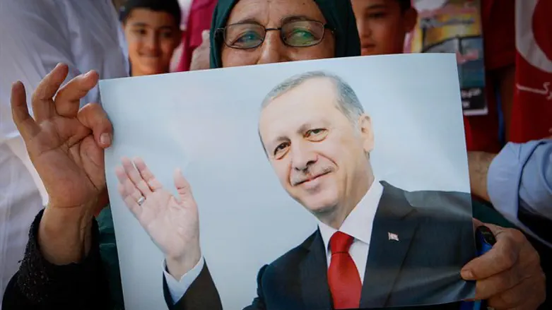 Recep Erdogan sees himself as leader of the Ummah
