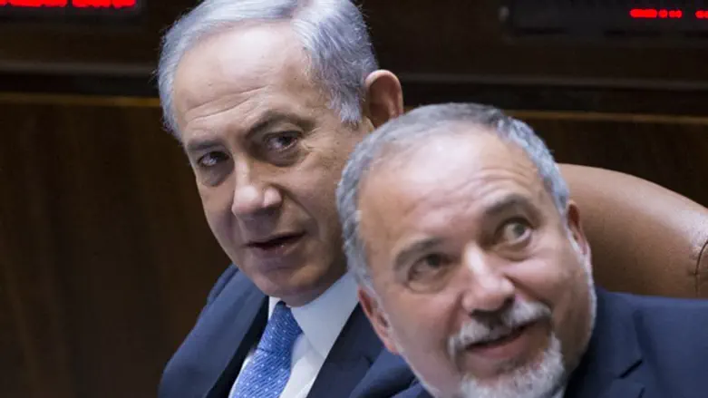 Avigdor Liberman with Binyamin Netanyahu in the Knesset