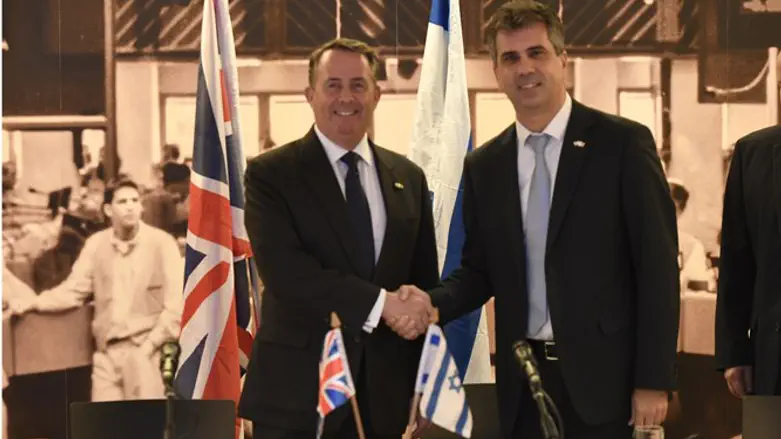Minister Eli Cohen with UK International Trade Secretary Liam Fox