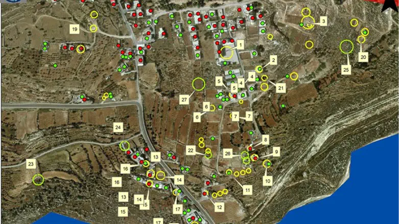 Illegal Arab building choking Efrat's northern approach