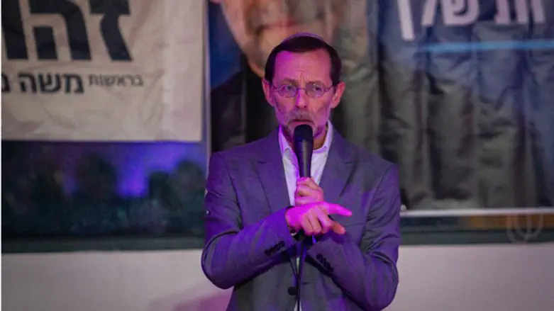 Moshe Feiglin at campaign event night before election
