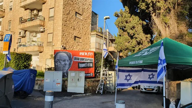 Protest tent set up outside Rivlin's home
