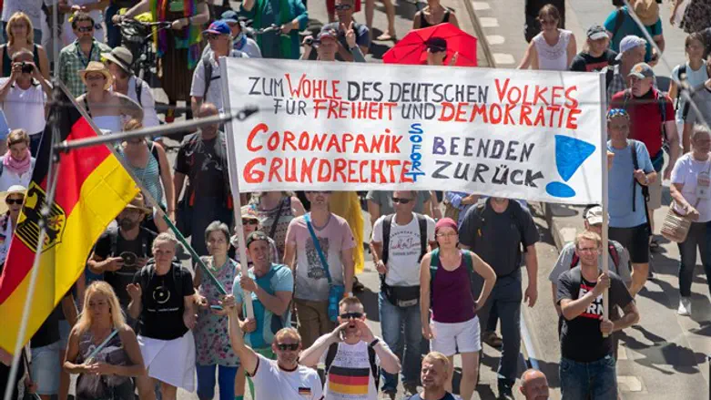 Demonstrators protesting coronavirus restrictions in Berlin