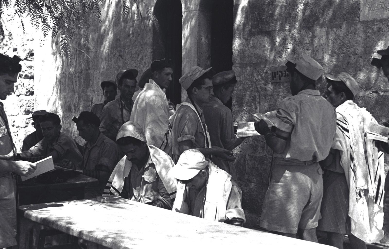 Tisha B'av in the early years of statehood