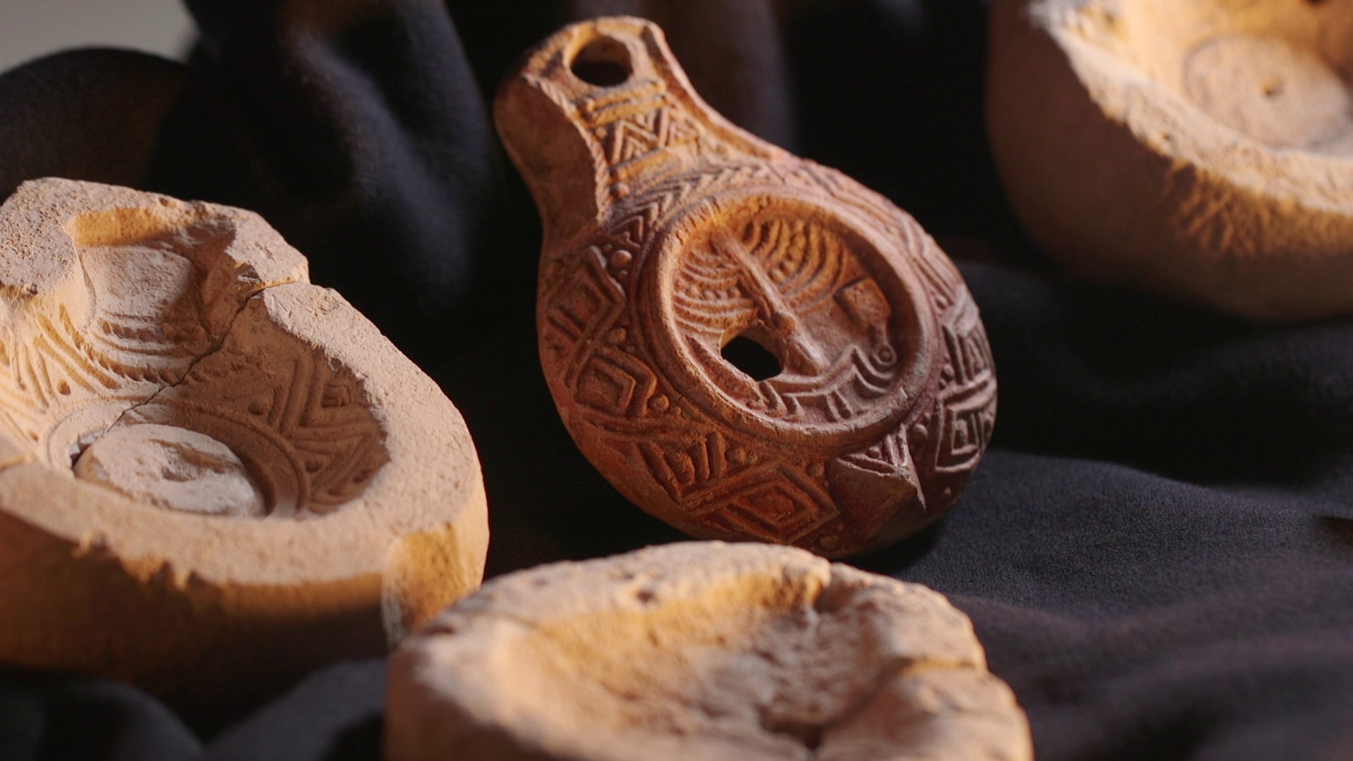The oil lamp, alongside molds used for producing similar lamps.                      Credit: Emil Aladjem, Israel Antiquities Authority