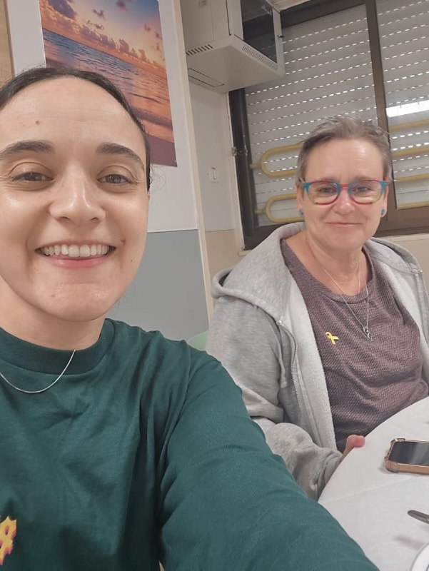 Emily Damari with her mother Mandy 