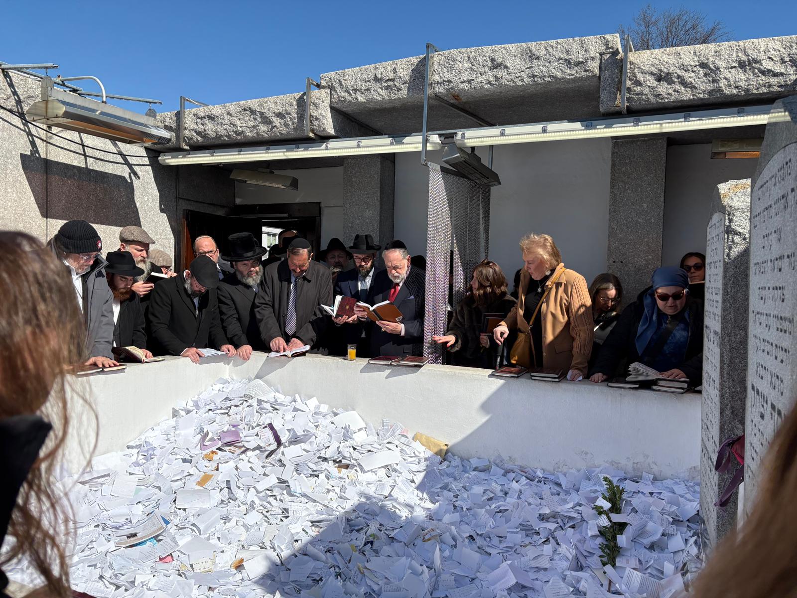 Huckabee at the Ohel Credit: