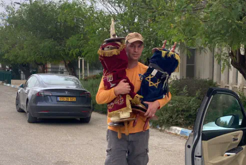 Evacuating Torah scrolls