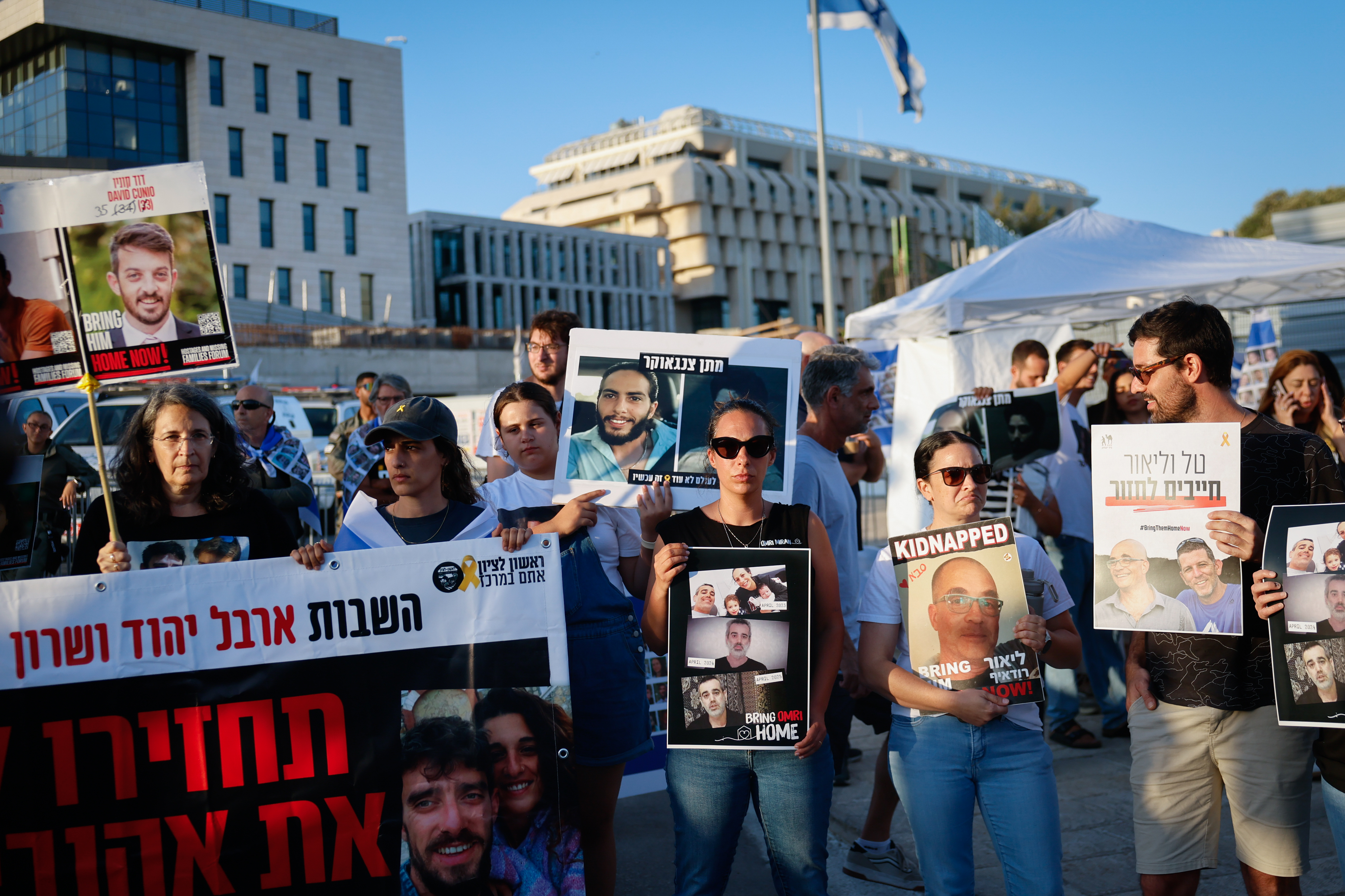 Hostages families at the demonstration 