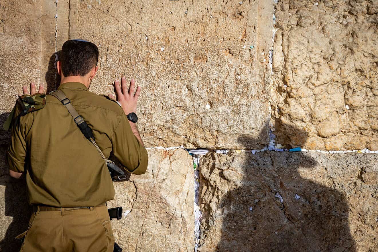 An IDF soldier at the Wall