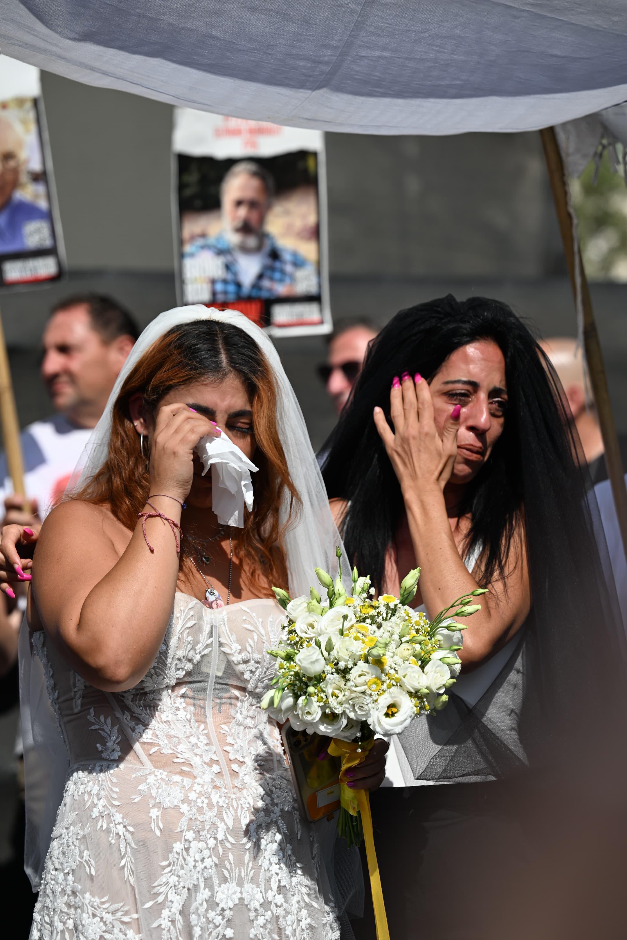 Ilana Gritzewsky and Einav Zangauker