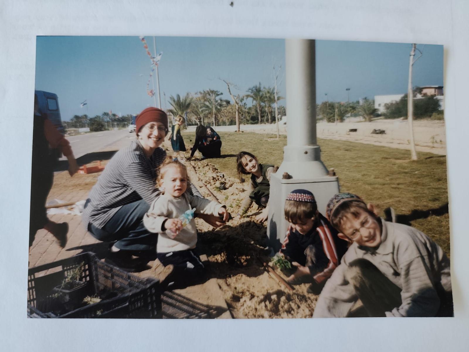 Dvir & 1st cousin Avraham planting in Gush Katif. in 2004. Both cousins fell in Gaza.in 2023-04.