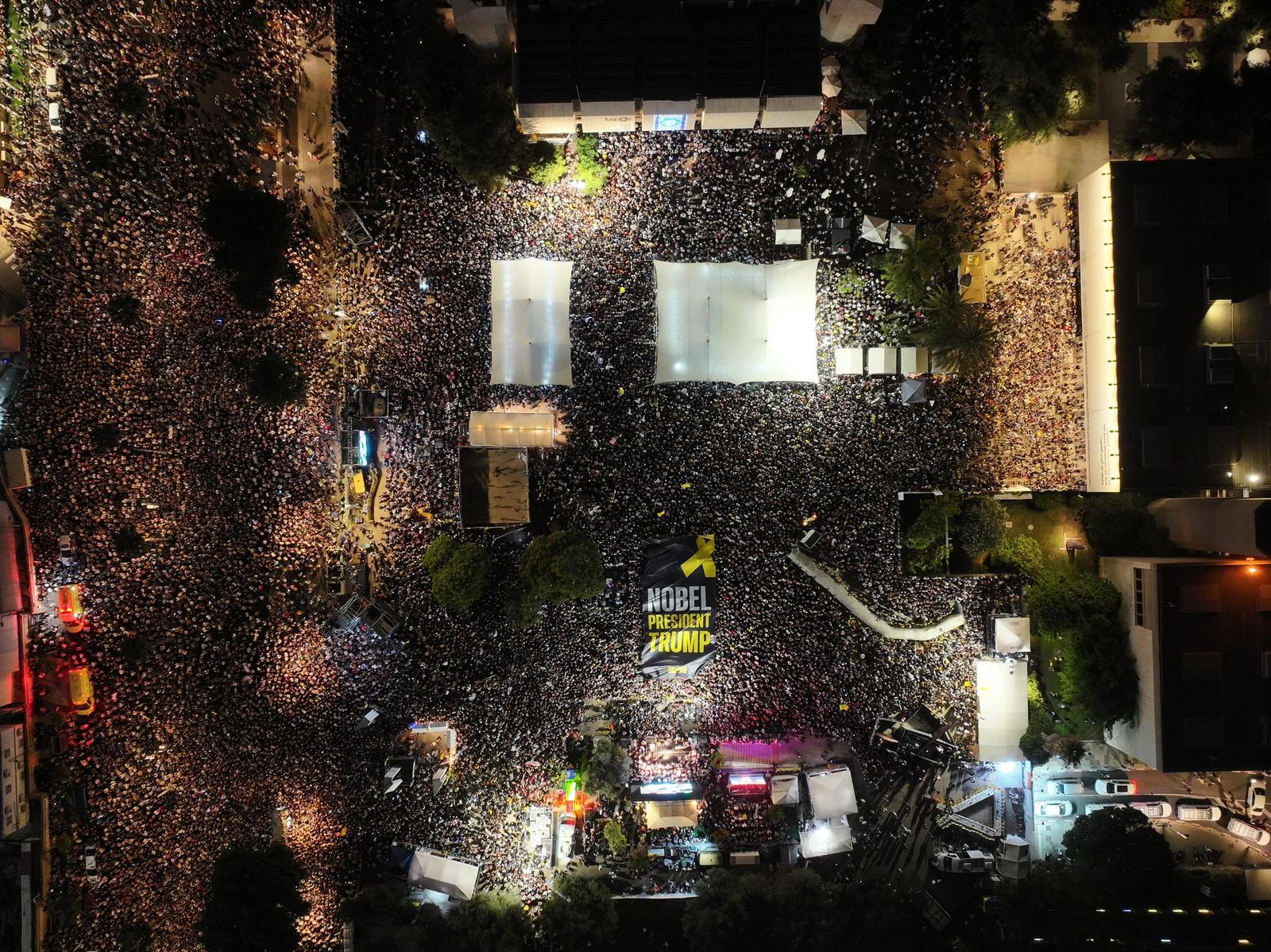 Giant flag unfolded at Hostages Square