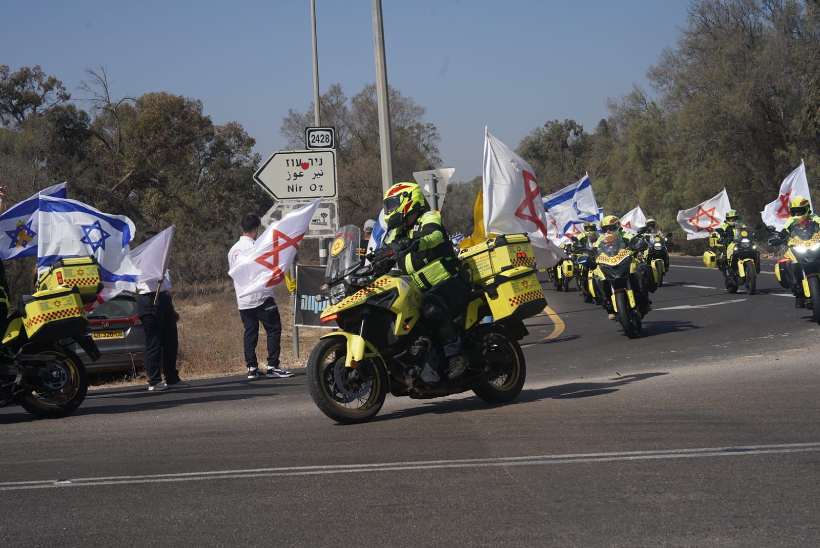 Motorcycle convoy leads Ronen's funeral 