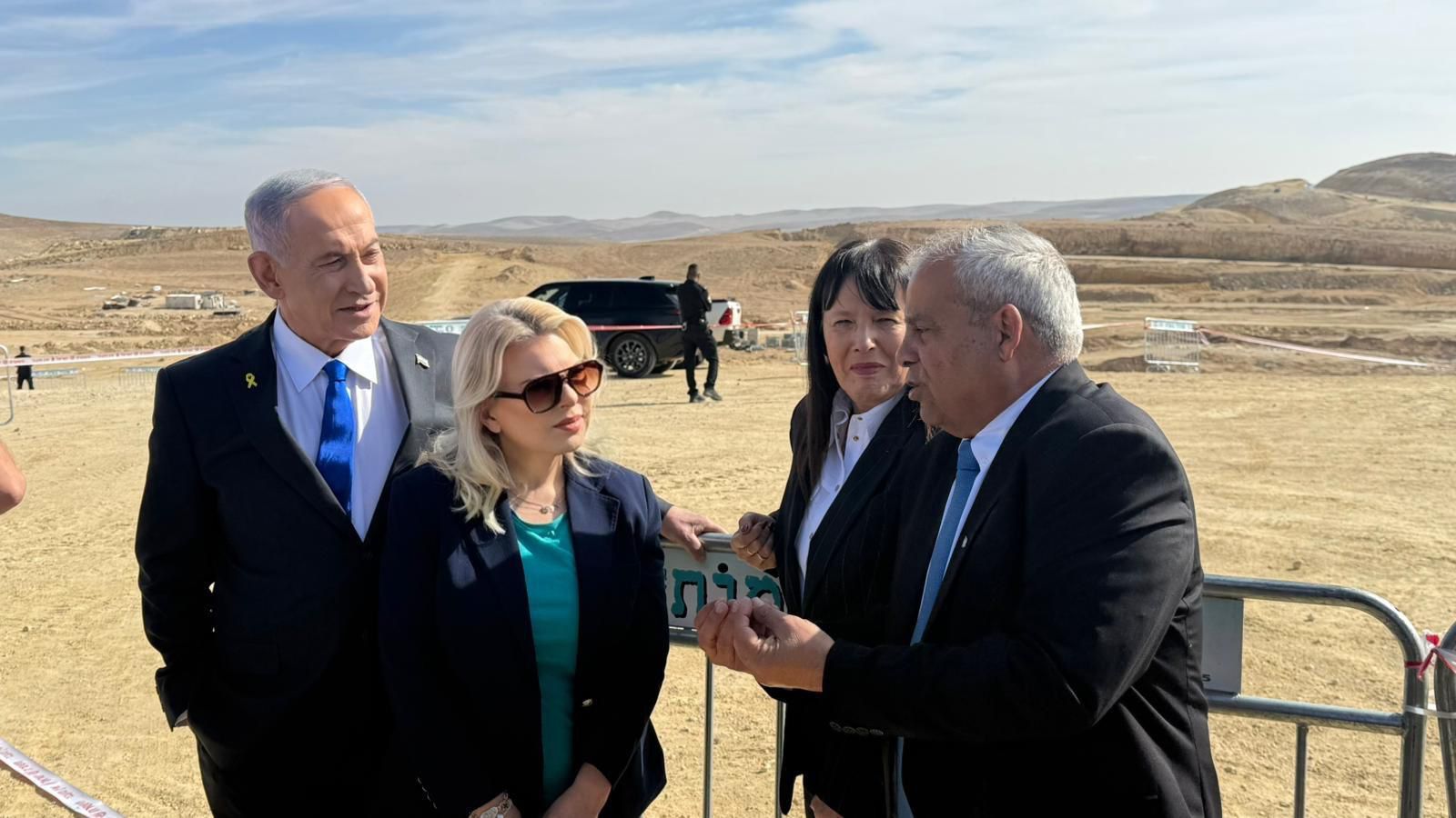 PM Netanyahu and Sara visit Dimona
