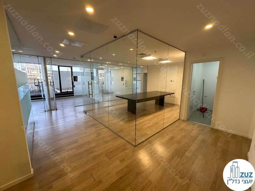 משרד בתל אביב