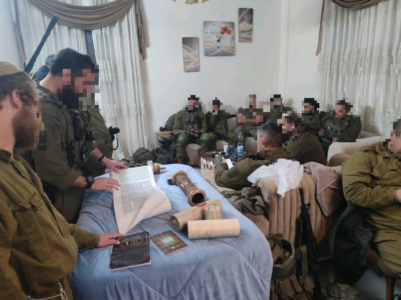 קריאת מגילה בשכם