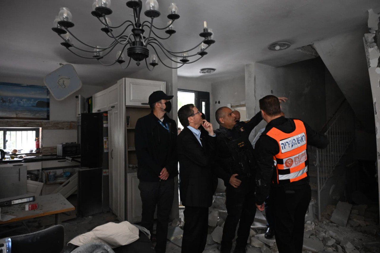 Isaac Herzog and wife Michal visit impact site in Rishon Lezion