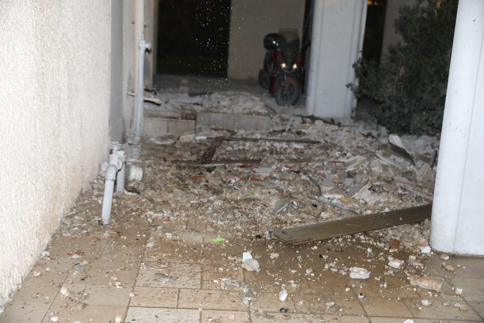 Scene of impact in Ramat Aviv 