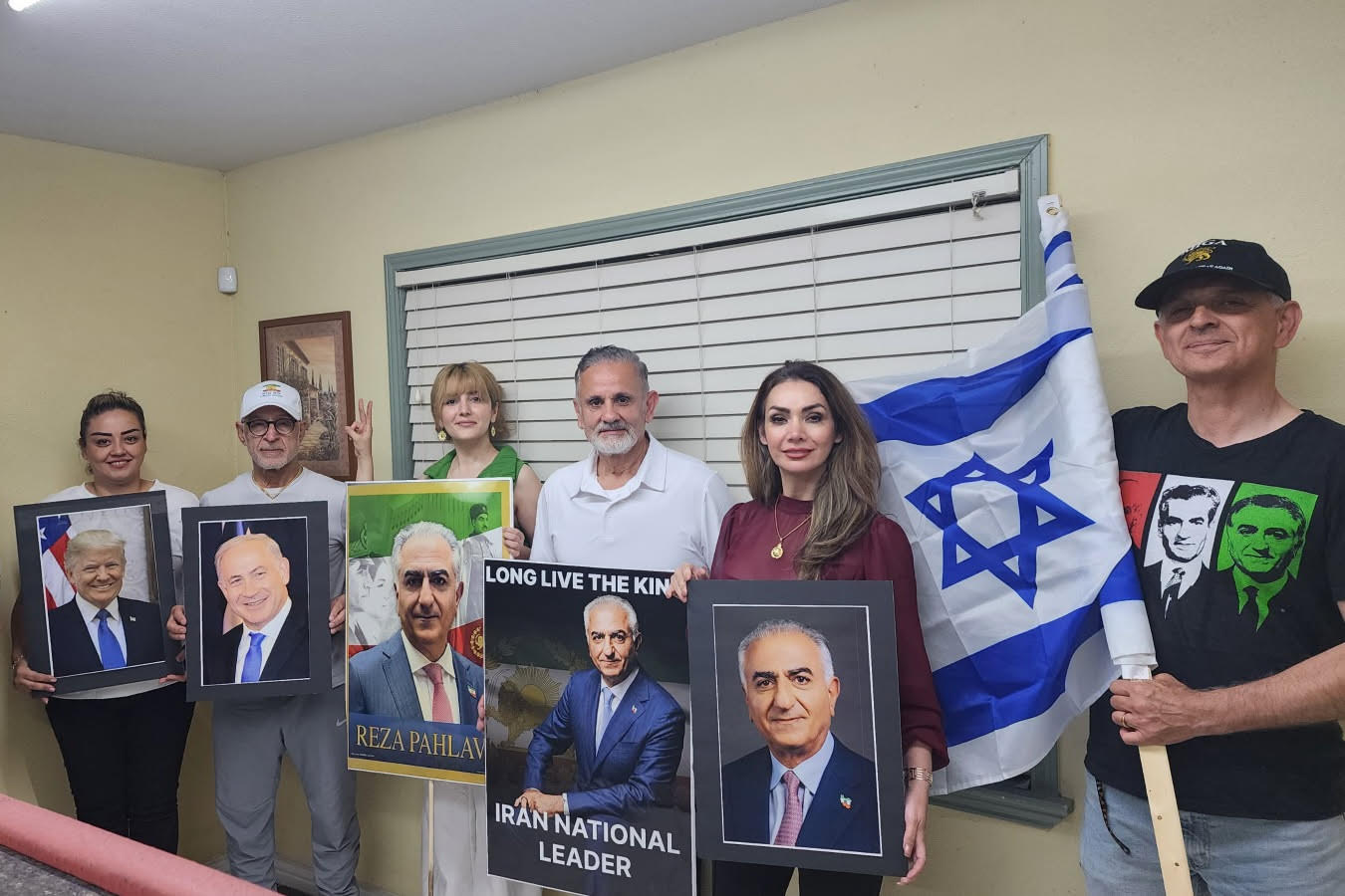 Reza Pahlavi supporters