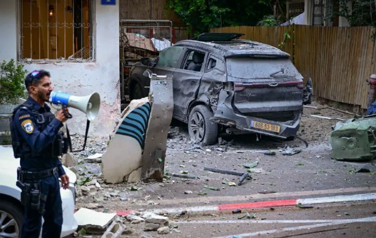 Site of missile impact in Tel Aviv