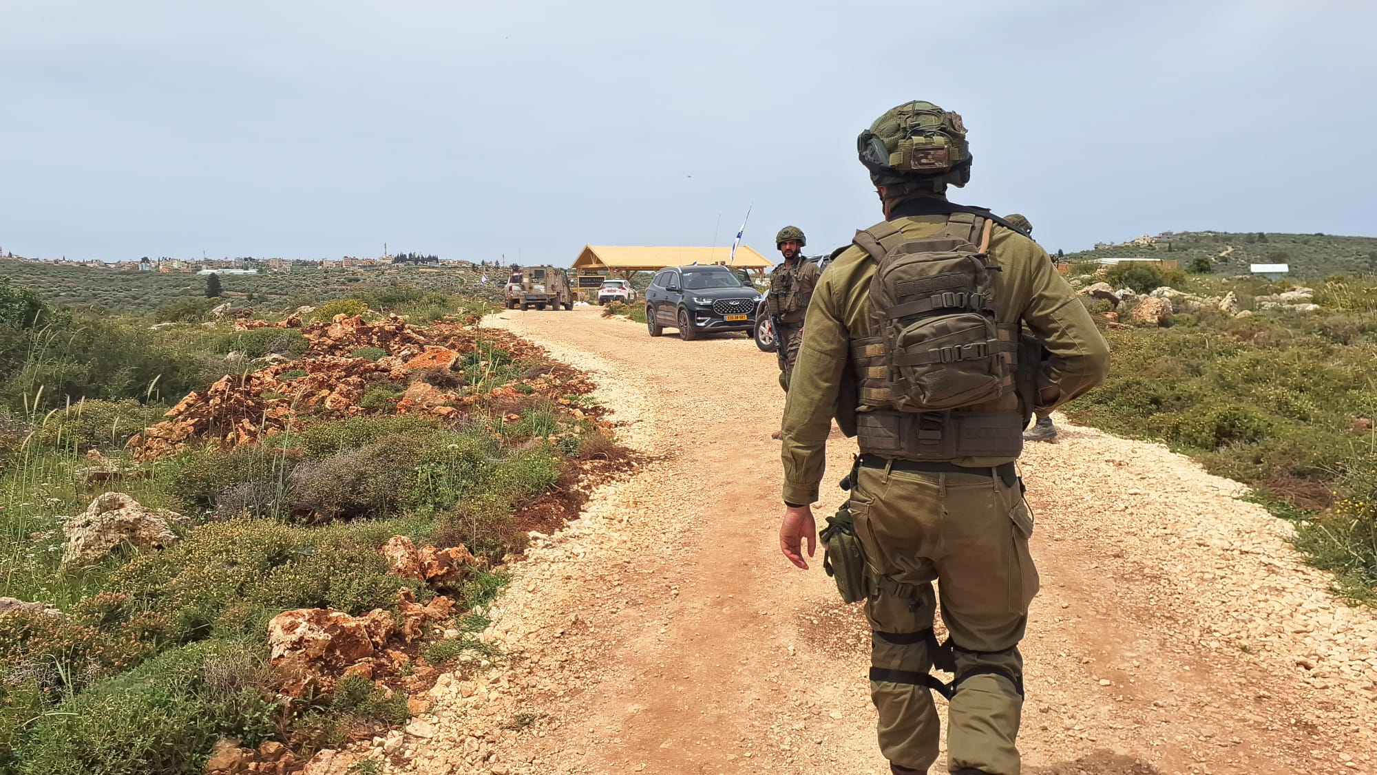 IDF troops at the scene of the attempted attack 