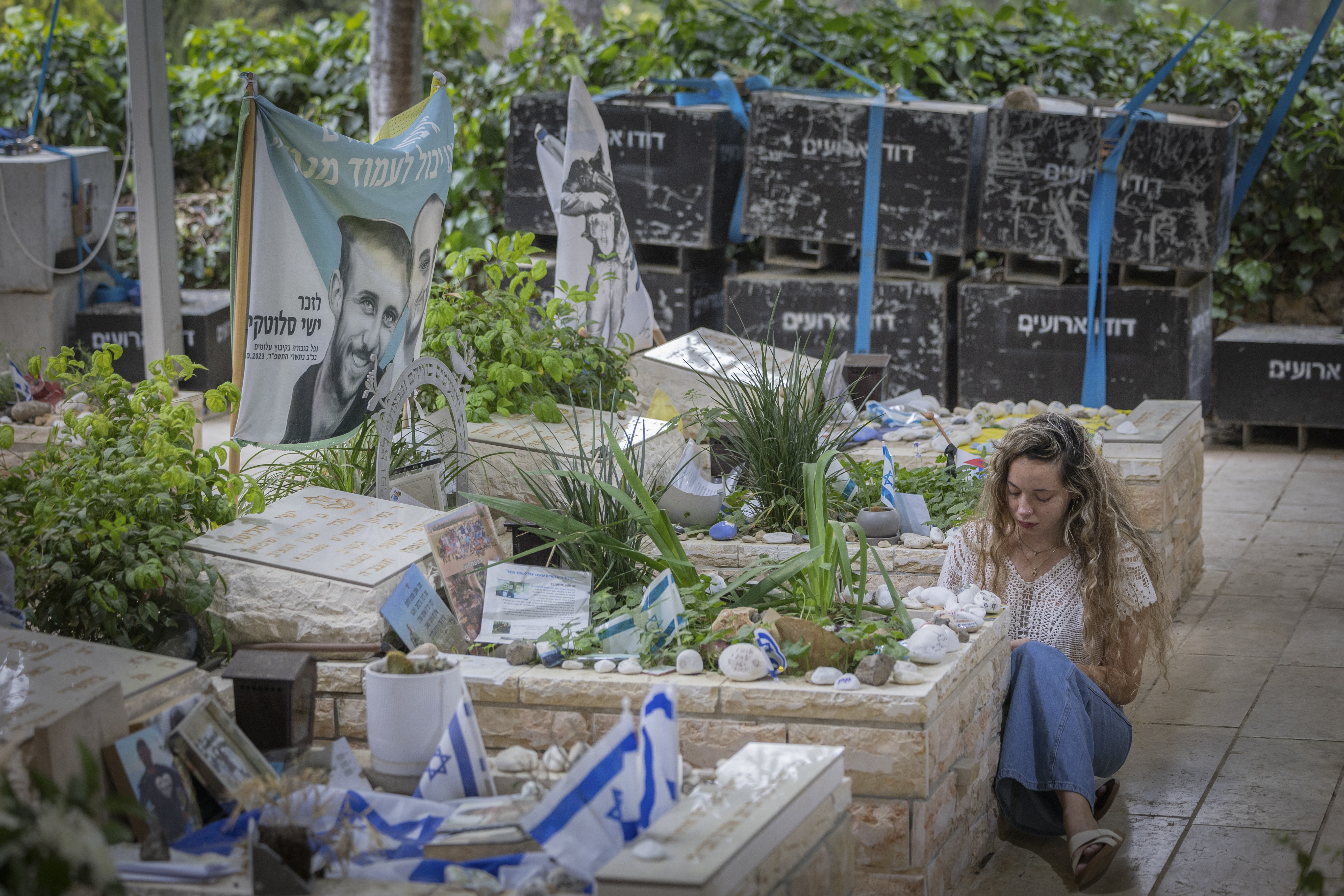Avia Salotki at Yishai's grave, the day before the wedding