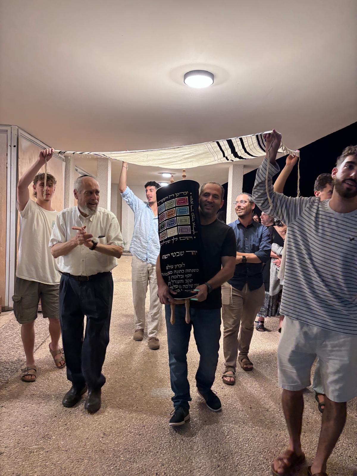 Hachnasat Sefer Torah at Kibbutz Nahal Oz