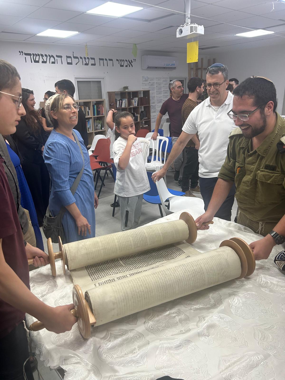 Adler Hachnasat Sefer Torah: 