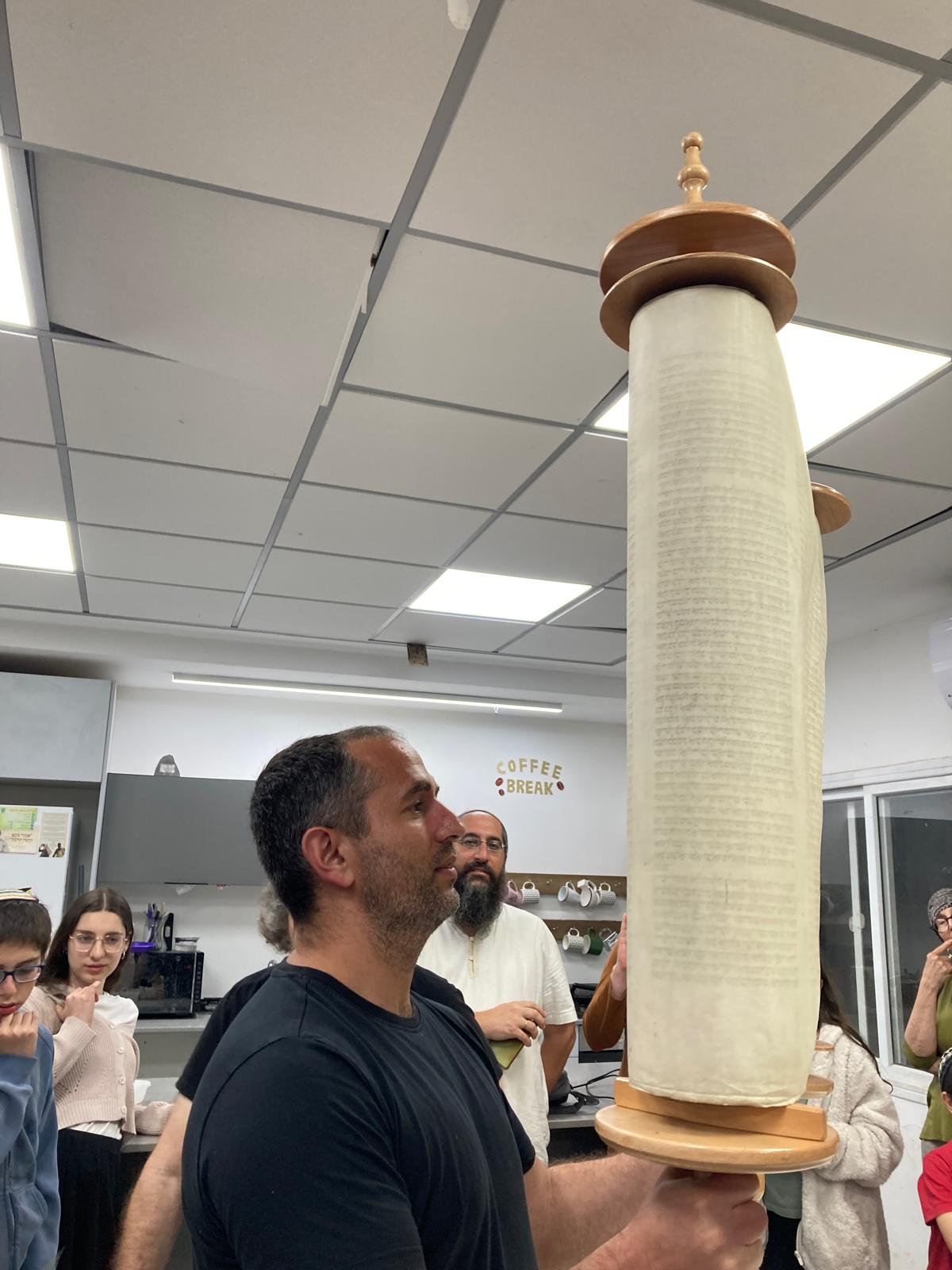 Adler Hachnasat Sefer Torah: Hagba