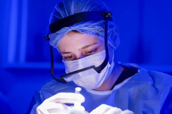 Dr. Busra performing a hair transplant