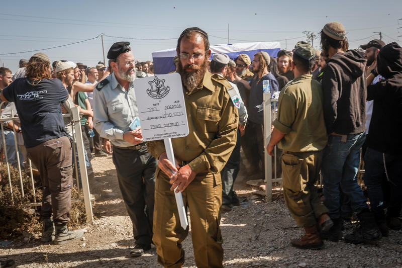 הלוויתו של בניהו מלט