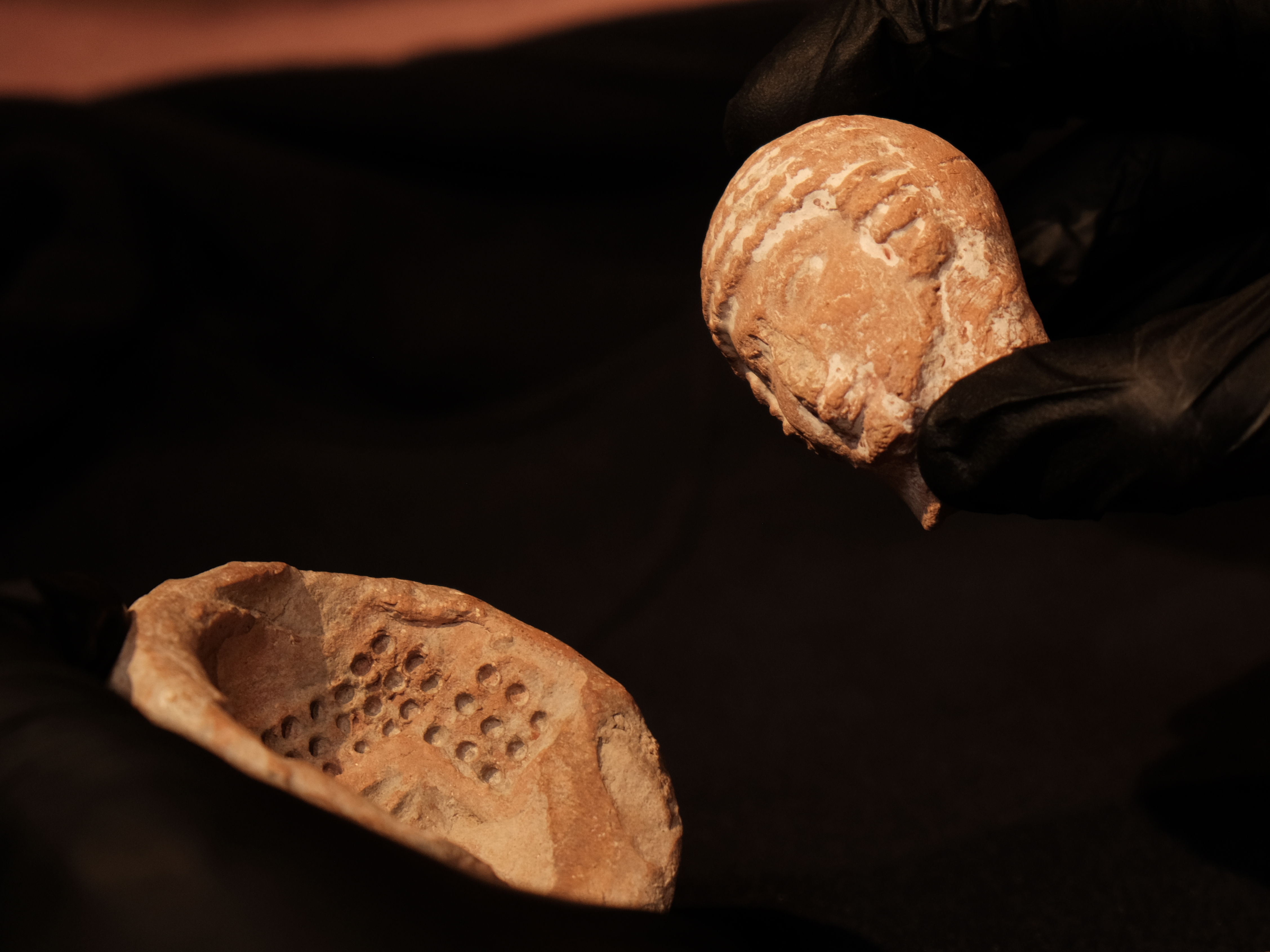 The rare mold used to produce the face of the female figurine, alongside one of the female figurine heads previously discovered in Jerusalem. Credit: Emil Aladjem, Israel Antiquities Authority