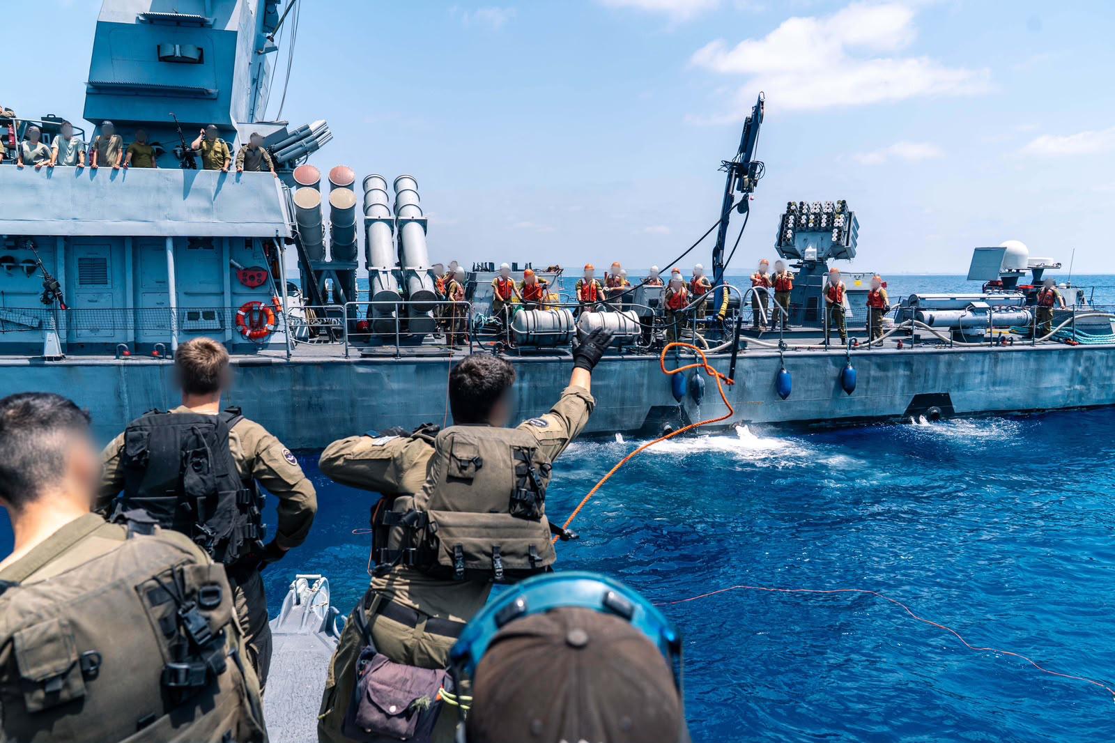 Patrol boat crew conducts training with missile ship