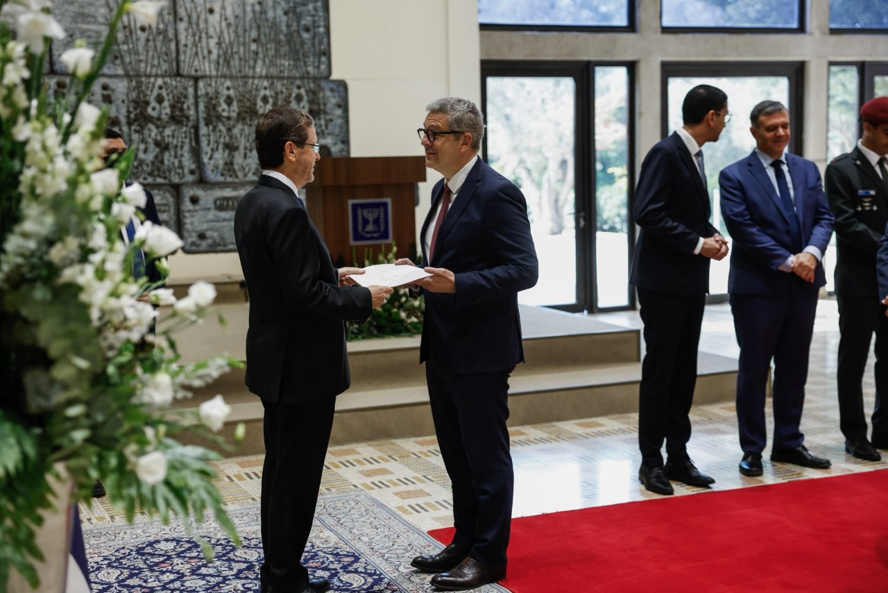 Herzog receives credentials of French ambassador 