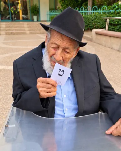 Asher Siman Tov votes at 103